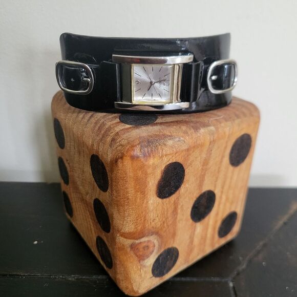 Vintage Guess Black Wide Double Buckle Black Silver Patent Leather Watch - Picture 1 of 10